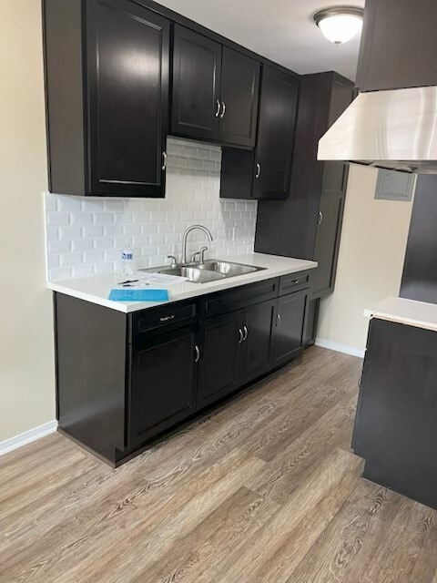 Kitchen - 2570 Southern Ave Unit #D