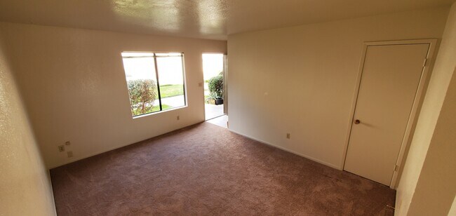 Family/Living Room - Townhomes at 201