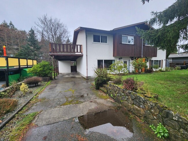 Building Photo - 568 Phelps Ave