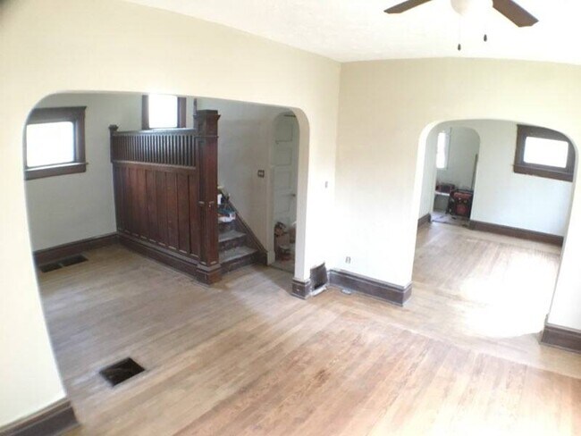 469 Rhodes Ave