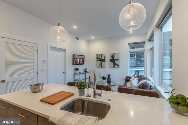 Photo - 5545 Pulaski Ave Unit 401