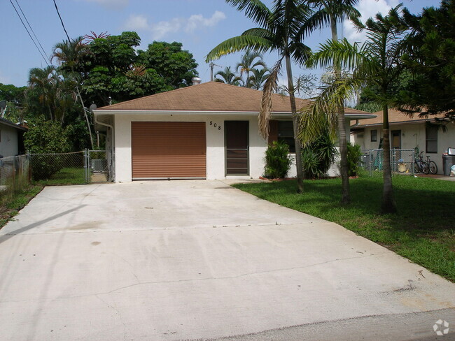 Building Photo - 508 Pinegrove Ave Rental