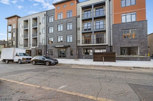 Photo - 44 W Price St Unit 311