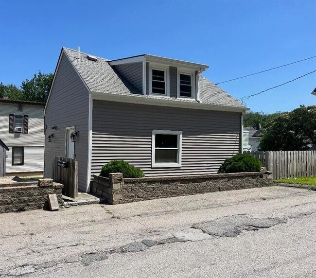 16 Hedley Ave