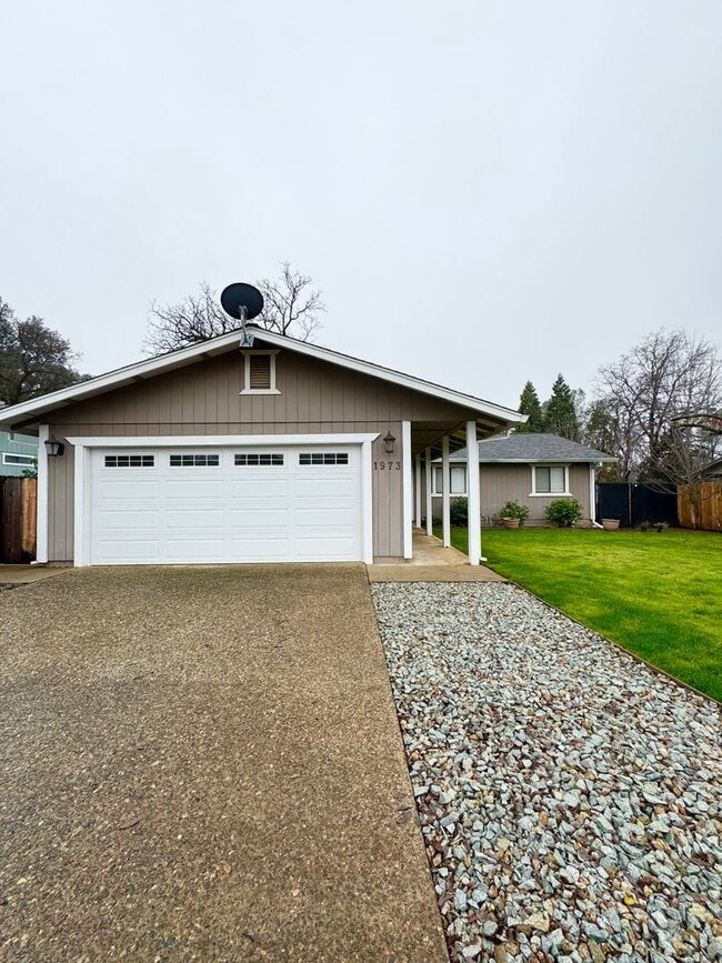 Building Photo - Holiday Move-In Special! $300 OFF 1st MONTH RENT!!