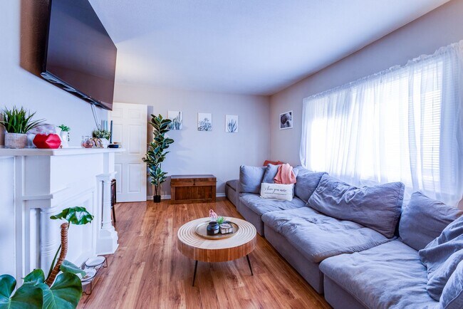 Photo - 1022 E Warrington Ave Unit Apt 1 (Bottom)