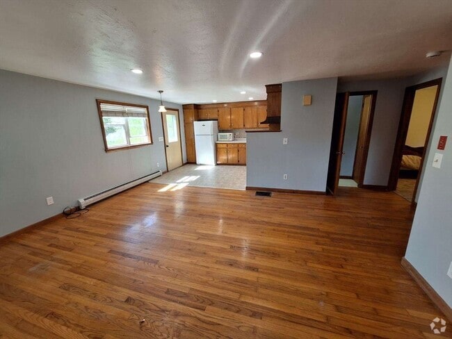 Building Photo - 46 Glenn St Rental