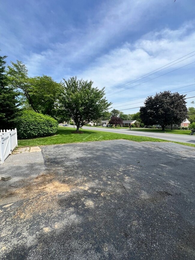 Photo - 3 Bedroom, 1 Bath Rancher Available for Rent! House