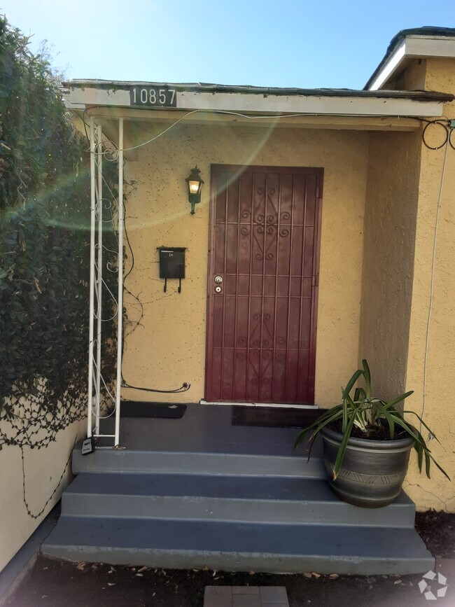 Building Photo - 10857 Jefferson Blvd Rental