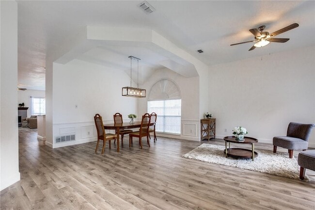 Photo - 3306 Ashleaf Dr