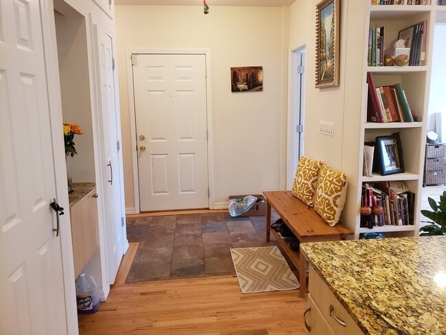 Photo - 5946 S Prairie Ave Unit 2S