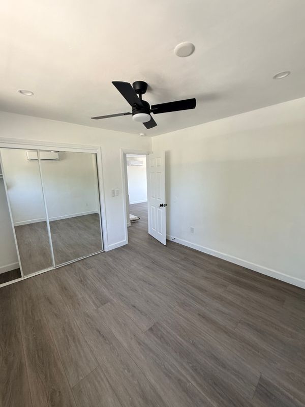 1550 1/2 West 59th Place