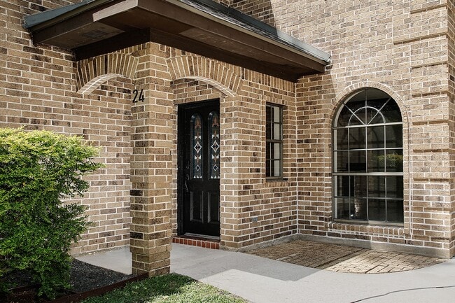Photo - 24 Hornsilver Pl