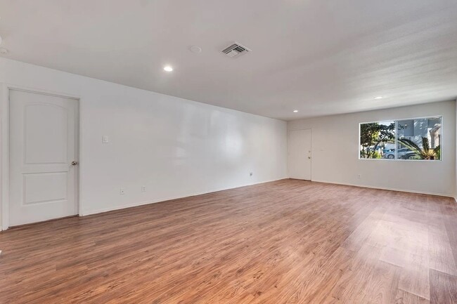 Photo - 540 E Hyde Park Pl Unit 1