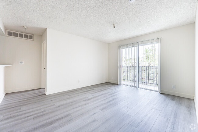 1BR, 1BA -864SF - Living Room