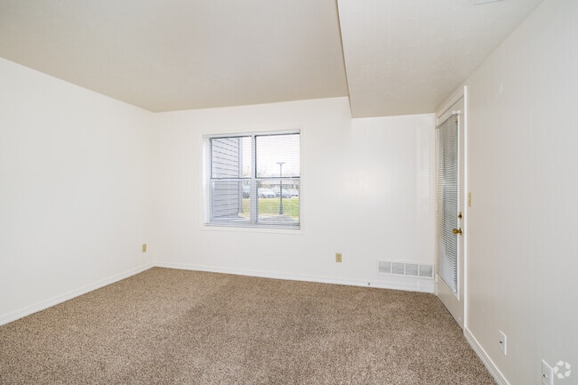 2BR, 2BA - 1,100SF - Primary Bedroom