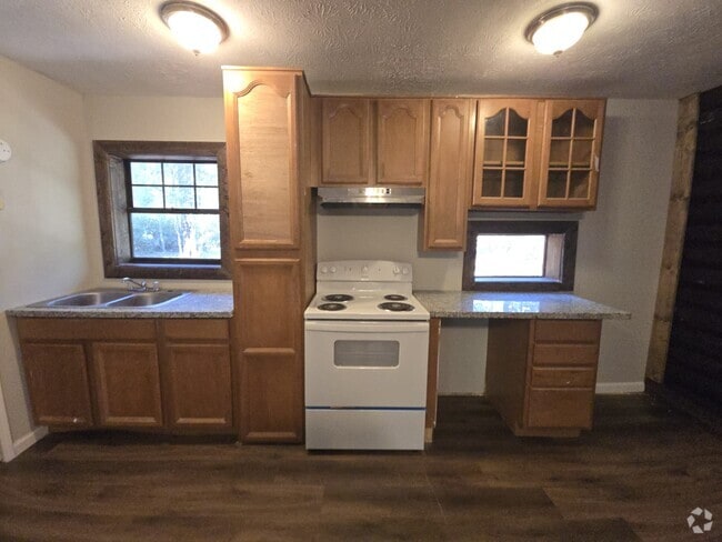 Building Photo - 1099 W Hall Ave Rental
