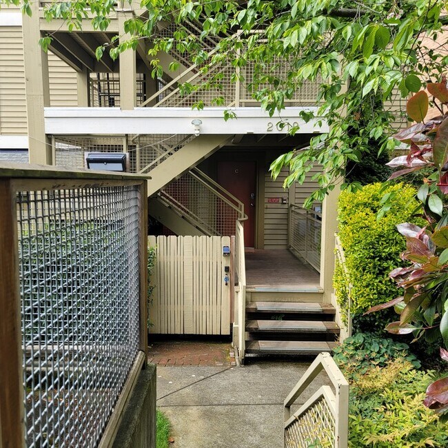 Photo - 2012 Minor Ave E