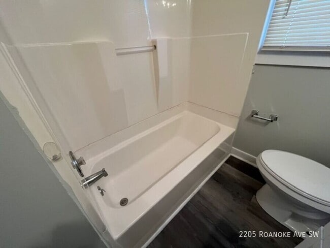 Photo - 2205 Roanoke Ave SW