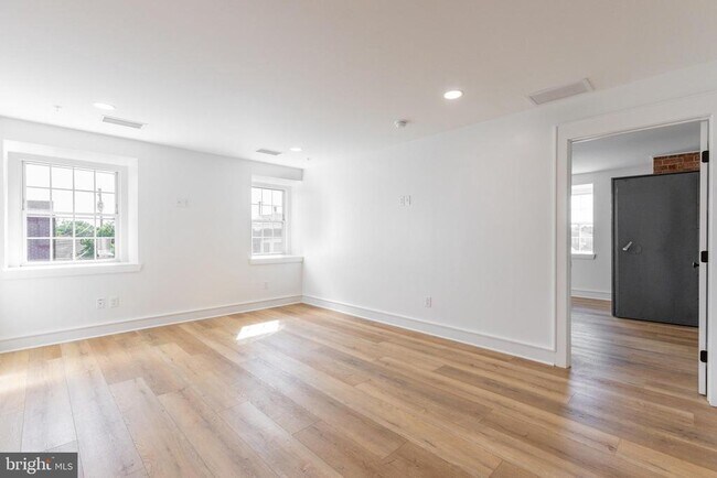 Photo - 1 N Main St Unidad 3