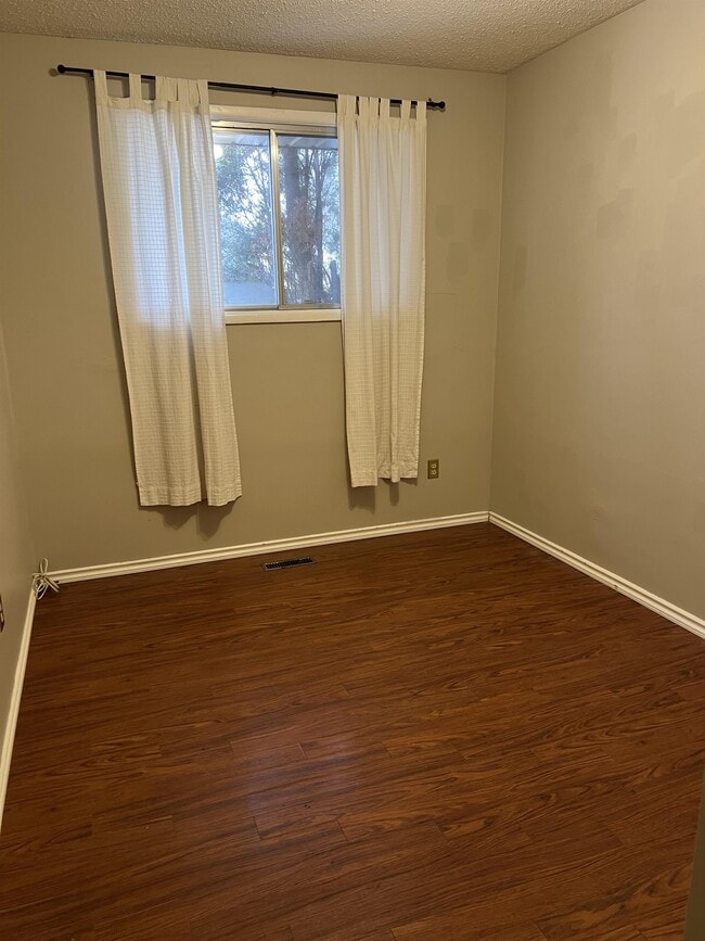 Building Photo - 11 Krivel Crescent