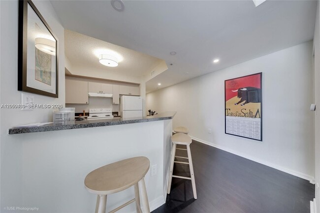 Photo - 115 SW 11th St Unit 505
