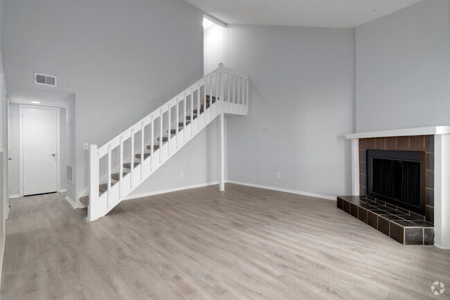 2BR, 2BA - 1212 SF