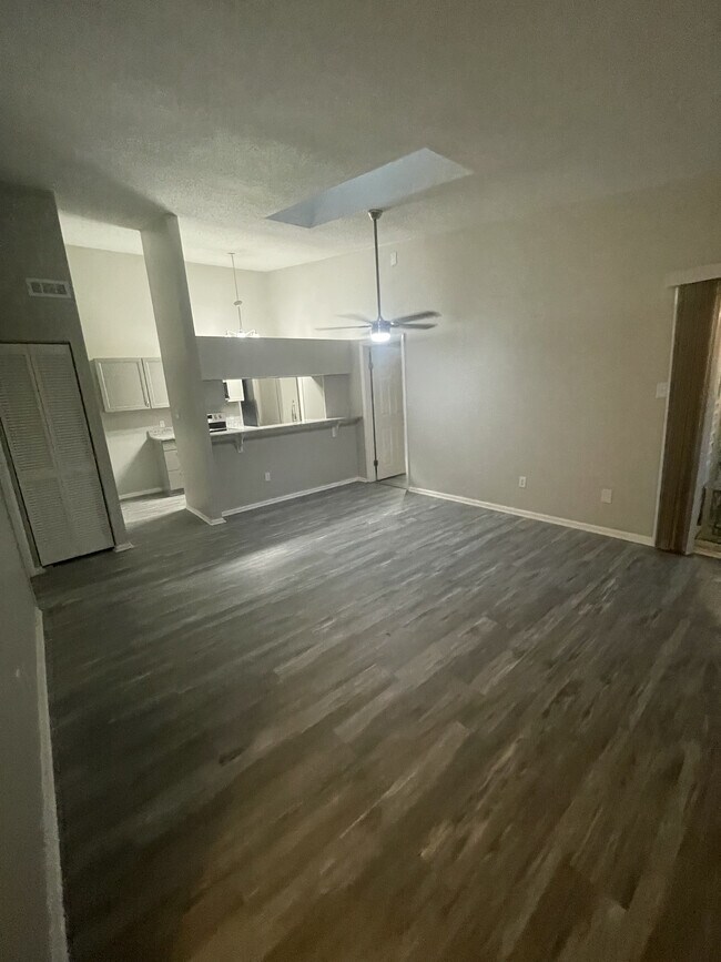 Photo - 611 Bluff Ct