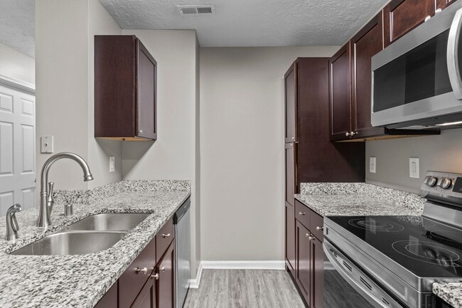 Building Photo - Spacious Cove Springs 3 & 4 Bedrooms