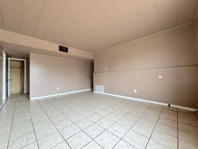 Photo - Northeast El Paso 4 Bed 2 Bath  Refrig A/C