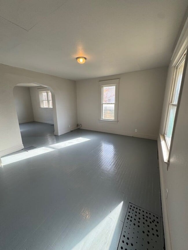 Photo - 2813 Hoagland Ave