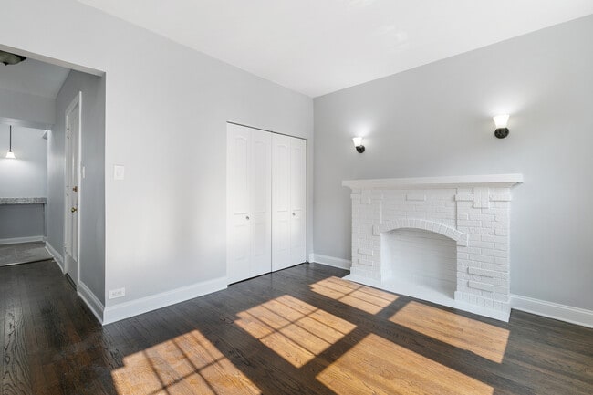 Photo - 1110 W Glenlake Ave Unit 1