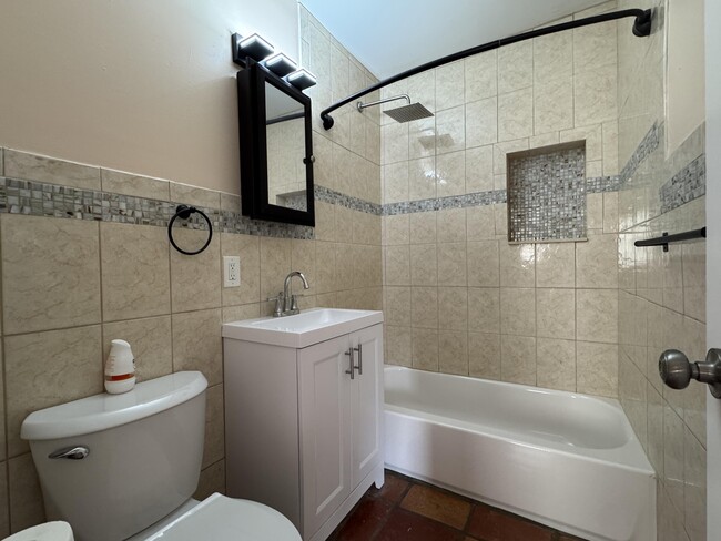 Photo - 1601 NE 47th St