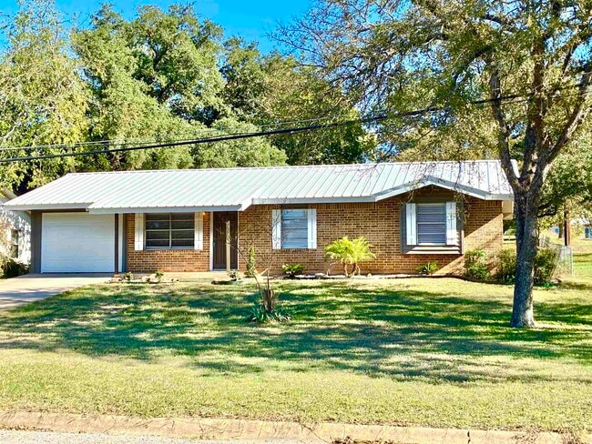 Building Photo - 901 Avenue E