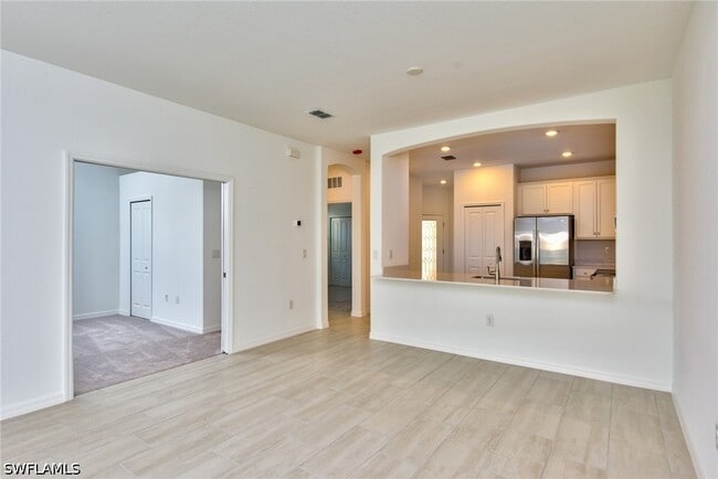 Photo - 2591 Vine Ave