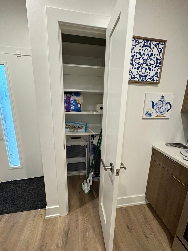 Photo - 6317 S Rhodes Ave