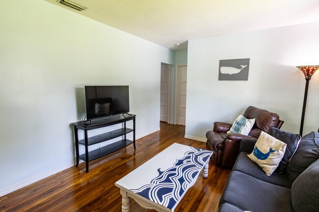 Photo - 810 Texas Ct