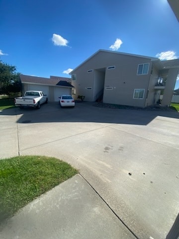 Building Photo - 712 Oakmont Rd Unit 4