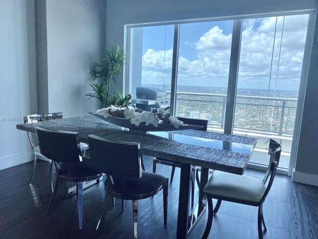 Photo - 60 SW 13th St Unidad 4607