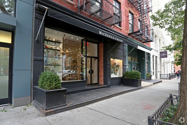 Photo - 451-453 West Broadway