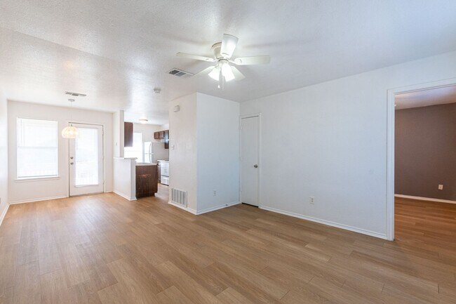 Photo - RENT REDUCTION - AVAILABLE NOW! Unit 5904 Greengate Drive -  D
