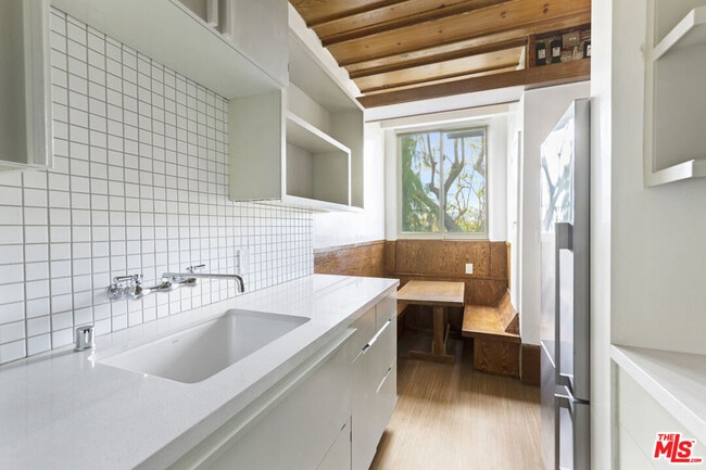 Photo - 1807 1/2 Edgecliffe Dr