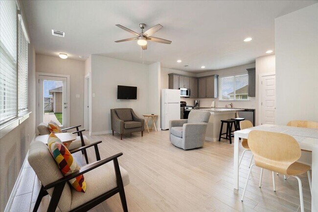 Photo - 330 Hortus Dr