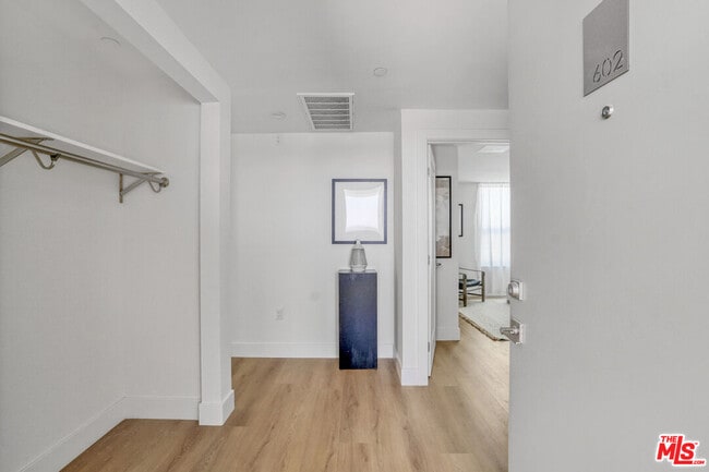 Photo - 1822 Overland Ave Unit 602