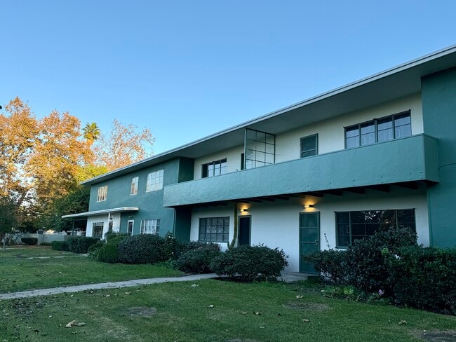 2-level townhouse - 5560 Village Grn Unit 5560 Village Grn