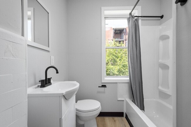 Photo - MOVE-IN SPECIAL! $200 OFF 1ST MONTH RENT T... Casa