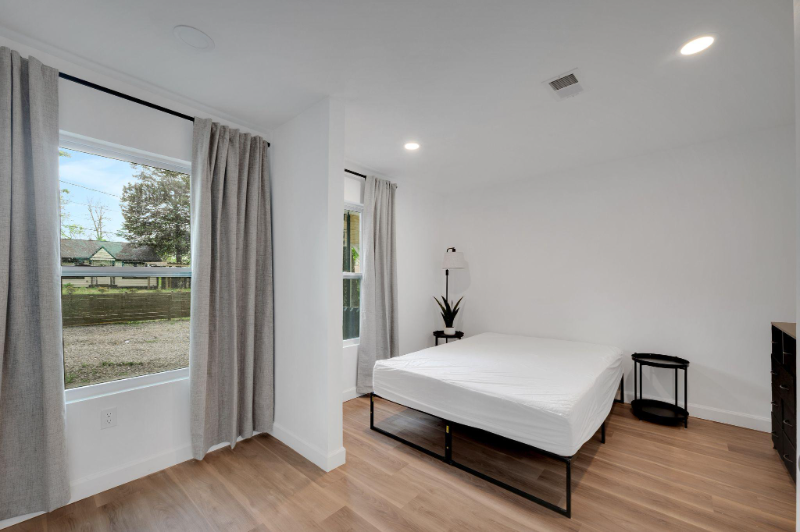 Photo - 364 Adelle St SE