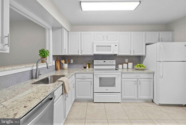 Building Photo - 8640 Dellway Ln