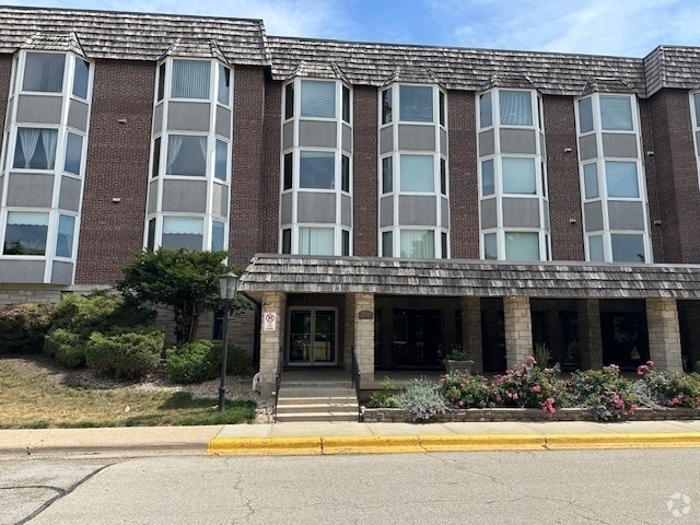 Building Photo - 2500 Archbury Ln Unit 2B Rental