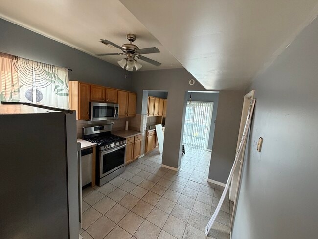 Kitchen - 4710 W Jackson Blvd Unit 2
